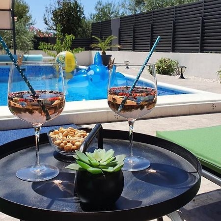 Villa Fides With Private Pool, Garden And Sea View Kaštel Novi エクステリア 写真