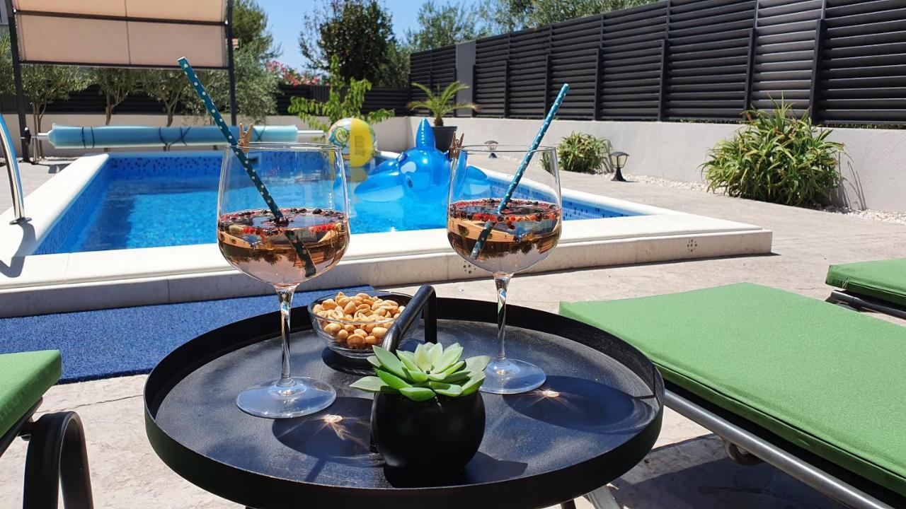 Villa Fides With Private Pool, Garden And Sea View Kaštel Novi エクステリア 写真