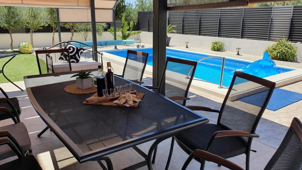Villa Fides With Private Pool, Garden And Sea View Kaštel Novi エクステリア 写真