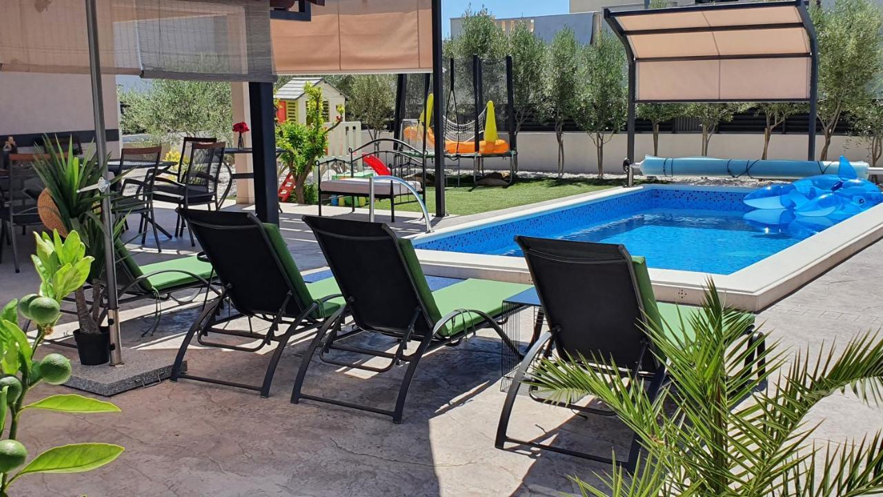 Villa Fides With Private Pool, Garden And Sea View Kaštel Novi エクステリア 写真