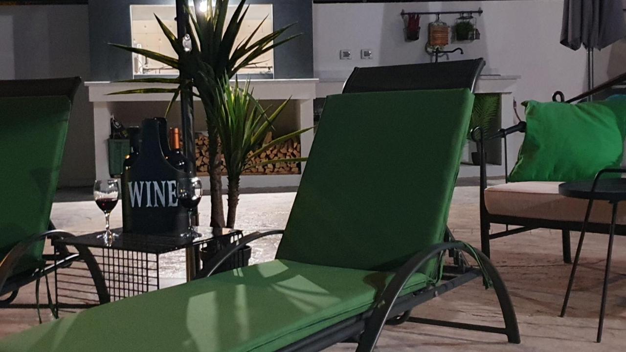 Villa Fides With Private Pool, Garden And Sea View Kaštel Novi エクステリア 写真