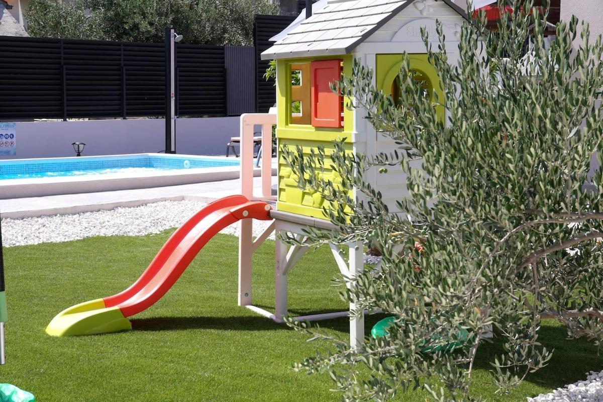 Villa Fides With Private Pool, Garden And Sea View Kaštel Novi エクステリア 写真